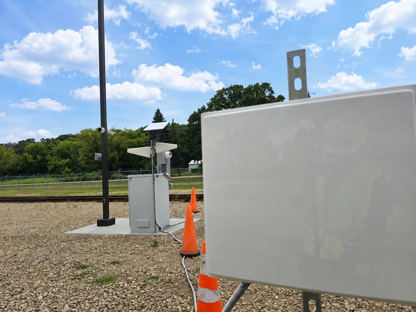 Canopy Vision AEI RFID reader with an integrated camera and RFID antennas mounted trackside
