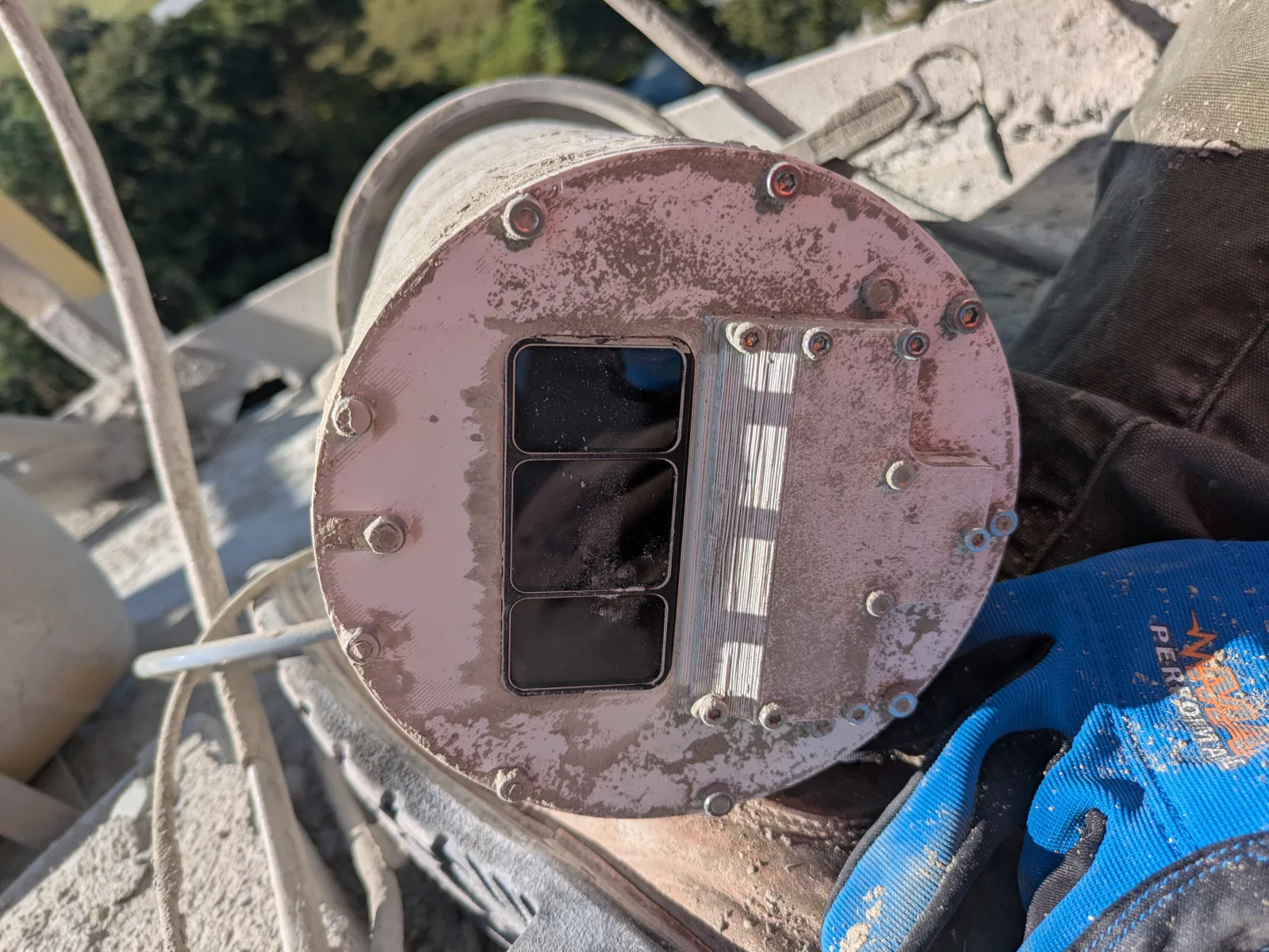 Evidence of functioning air knife on dirty LiDAR unit