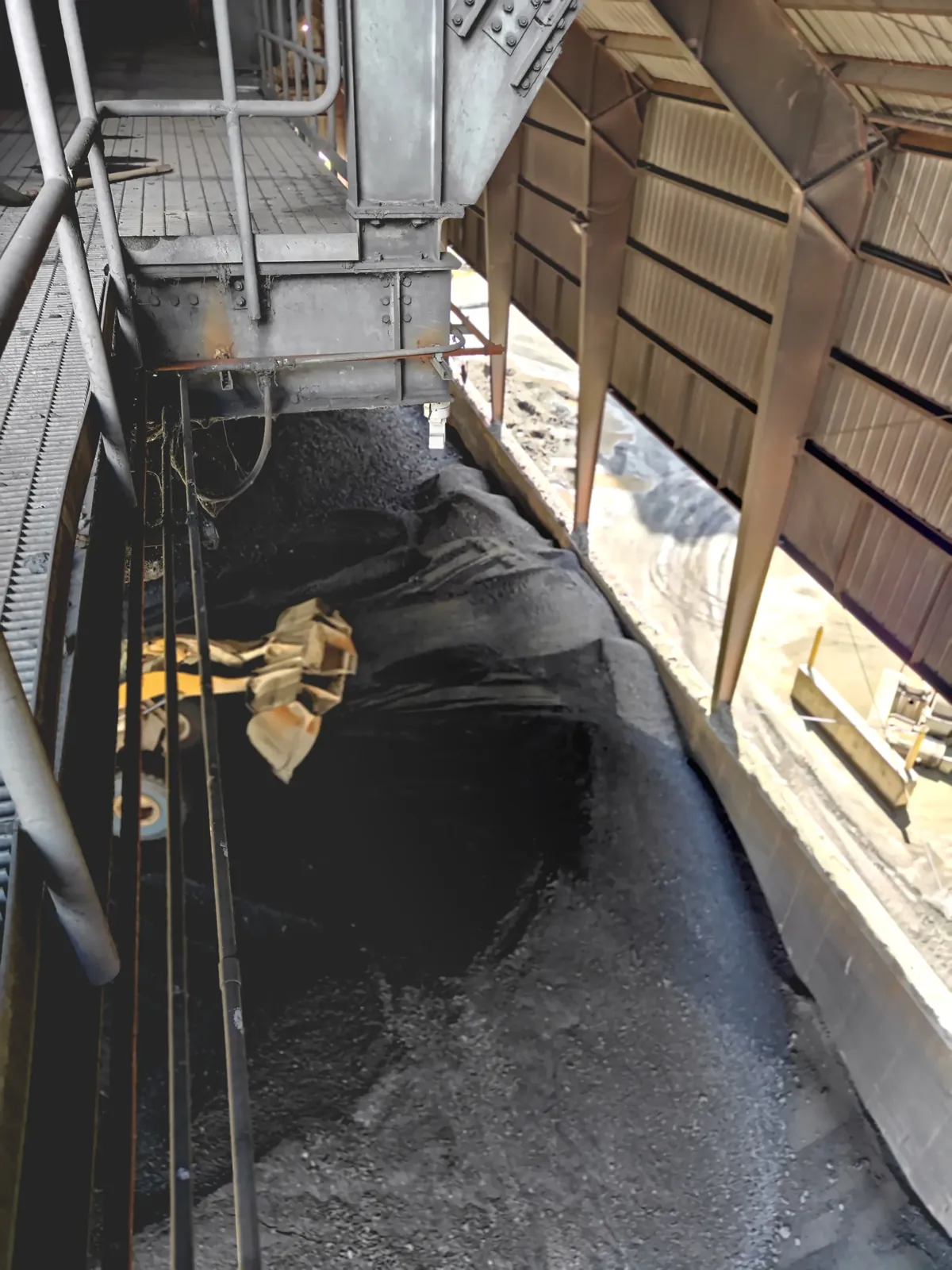 EOS2 sensor on the trusses above the indoor coal stockpile at a cement plant